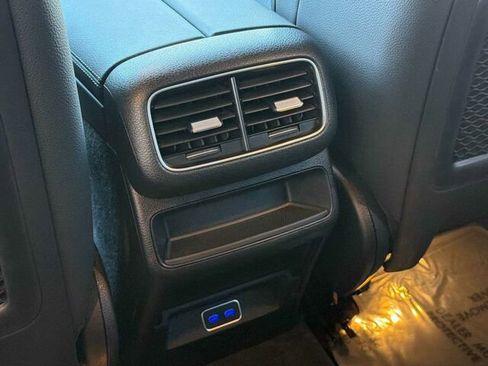 Used 2025 Mercedes-Benz GLE 450e 4MATIC image 16