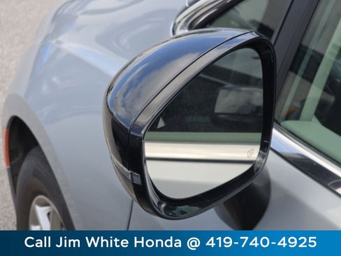 Used 2024 Chrysler Pacifica Touring-L FWD image 10