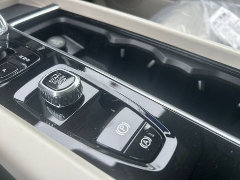 New 2026 Volvo XC60 T8 Ultra w/ Protection Package Premier AWD/4WD image 20