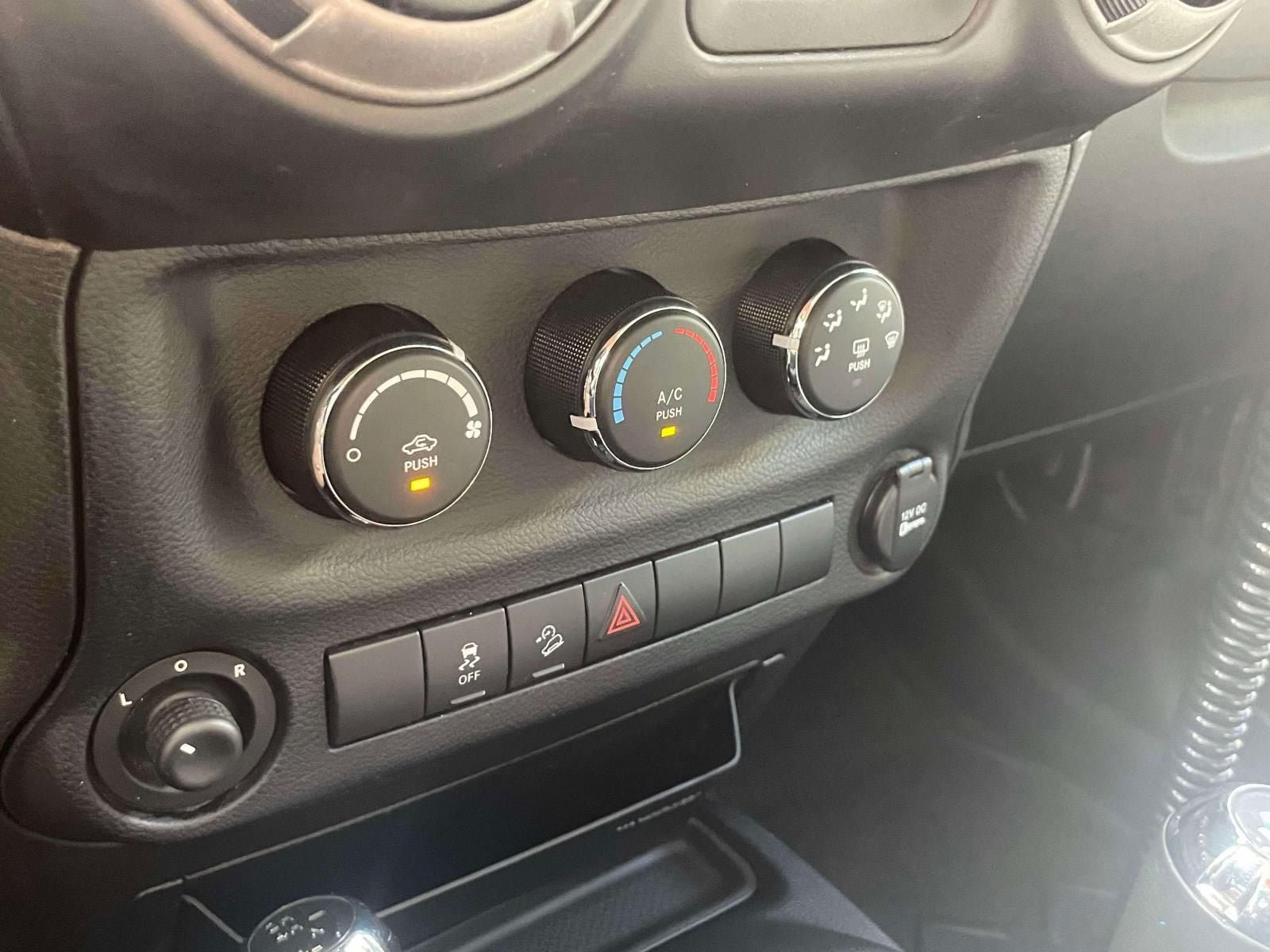 Used 2014 Jeep Wrangler Unlimited Sport w/ Quick Order Package 24S AWD/4WD image 25