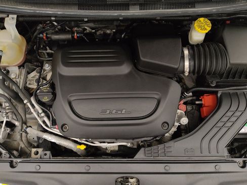 Used 2022 Chrysler Pacifica Touring-L FWD image 30