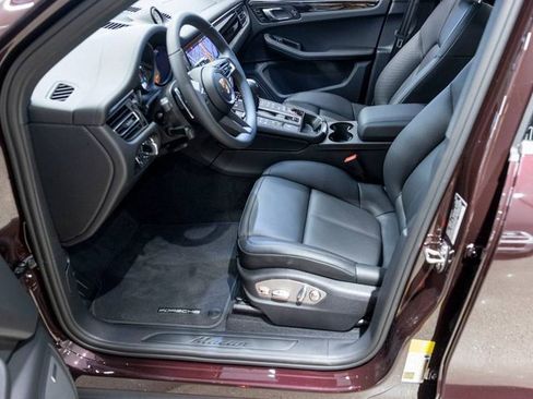 Used 2025 Porsche Macan image 17