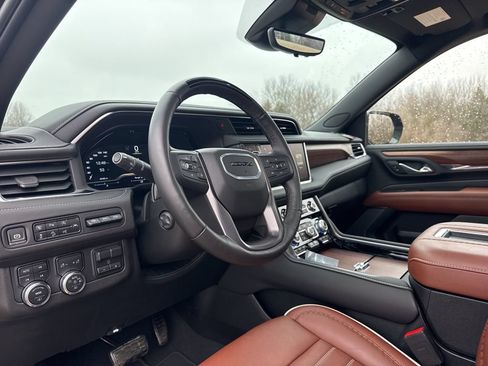 Used 2024 GMC Yukon XL Denali Ultimate w/ LPO, Illumination Package AWD/4WD image 16