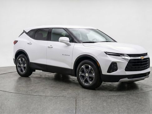 Used 2025 Chevrolet Blazer LT FWD image 1