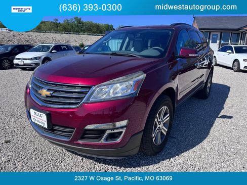 Used 2017 Chevrolet Traverse LT FWD image 1