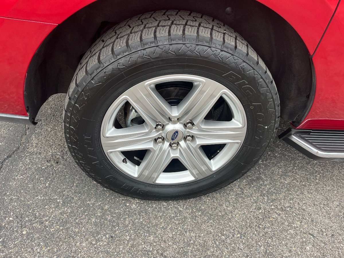 Used 2019 Ford Expedition Max XLT w/ Equipment Group 202A AWD/4WD image 46