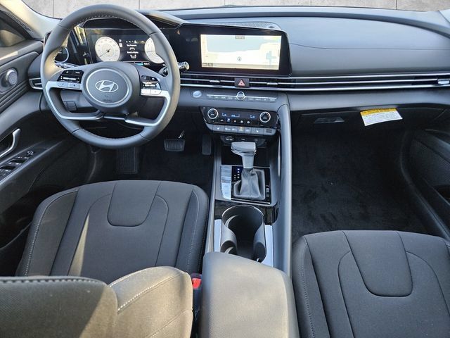 Certified 2025 Hyundai Elantra SEL FWD image 6