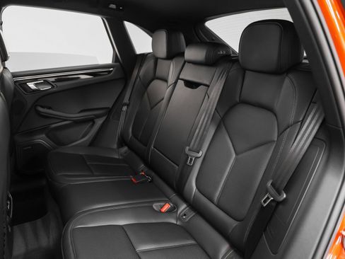 Certified 2025 Porsche Macan AWD/4WD image 32