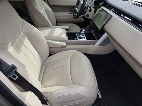 Certified 2023 Land Rover Range Rover SE image 3