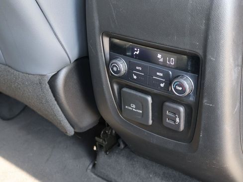 Used 2020 Buick Enclave Premium w/ Sun and Sites Package FWD image 19