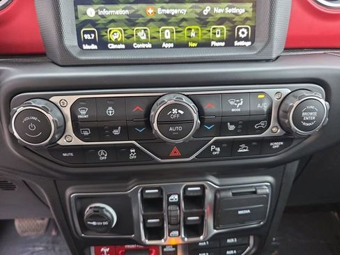 Used 2023 Jeep Wrangler Unlimited Rubicon AWD/4WD image 22
