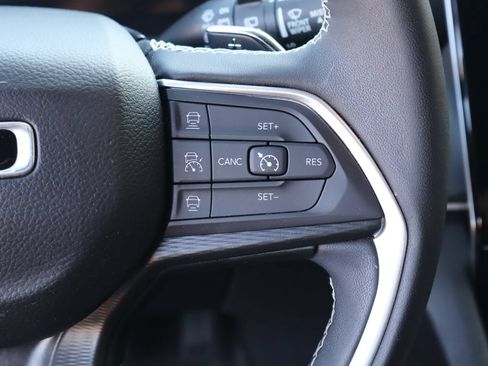 Used 2024 Jeep Grand Cherokee L Altitude AWD/4WD image 15