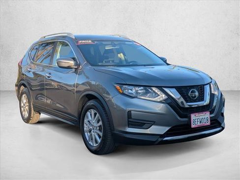 Used 2018 Nissan Rogue SV image 3