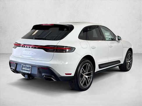 Certified 2026 Porsche Macan AWD/4WD image 9