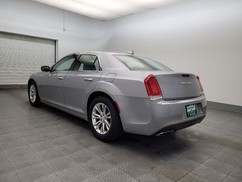Used 2017 Chrysler 300 C image 5