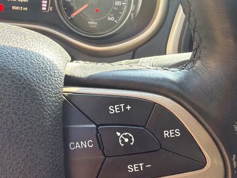 Used 2014 Jeep Cherokee Latitude image 23