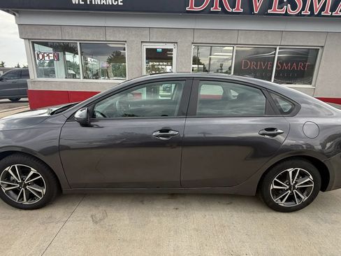 Used 2022 Kia Forte LXS FWD image 5
