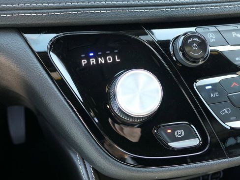 Used 2025 Chrysler Pacifica Limited FWD image 21