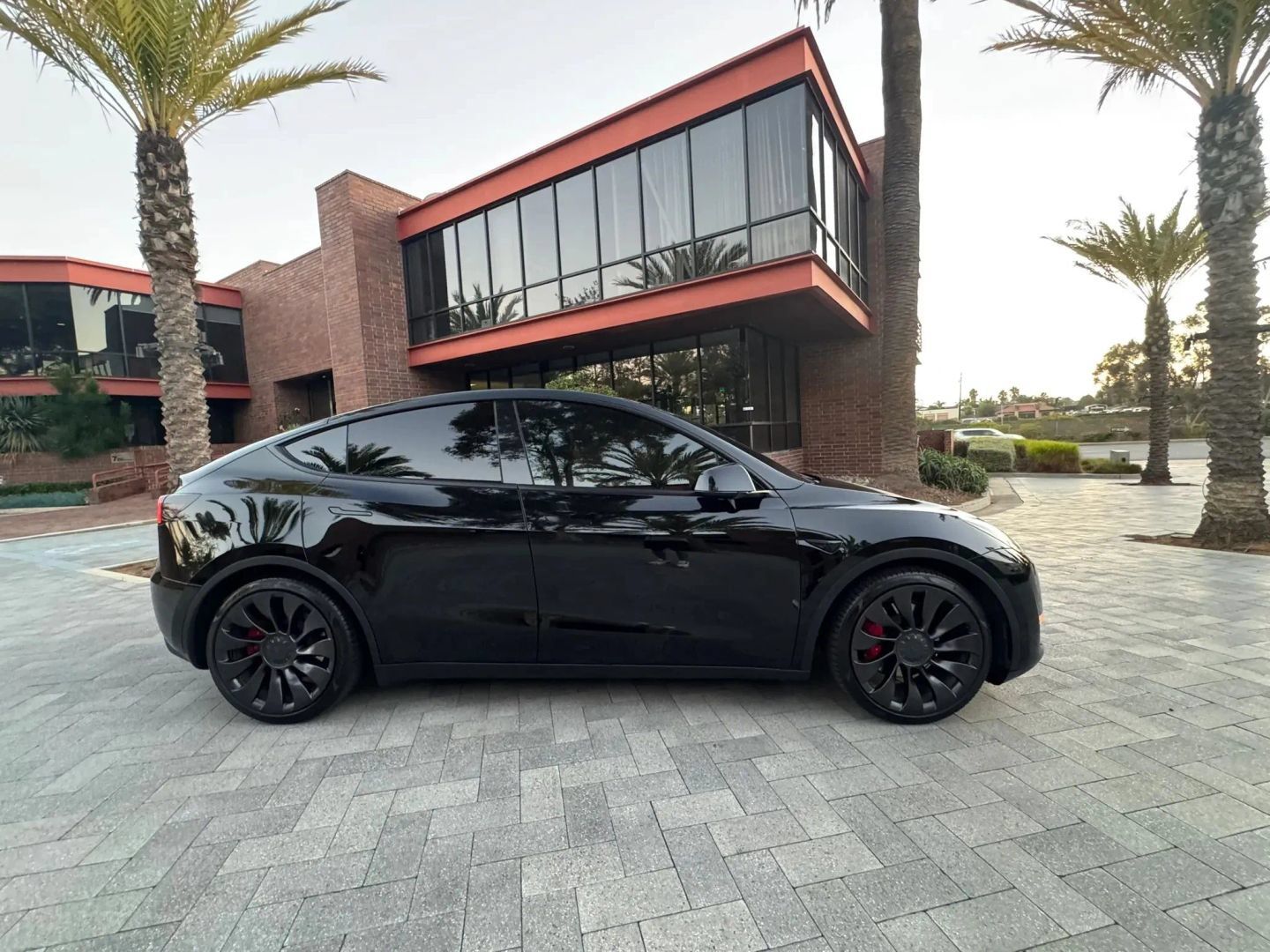 Used 2022 Tesla Model Y Performance AWD/4WD image 4