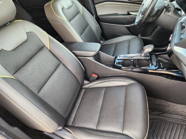 Used 2025 Chevrolet Trax ACTIV w/ Sunroof Package FWD image 17