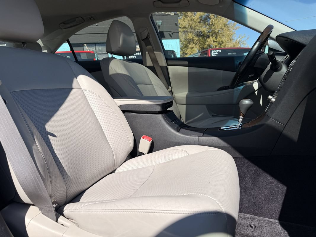 Used 2011 Lexus ES 350 w/ Preferred Accessory Package FWD image 10