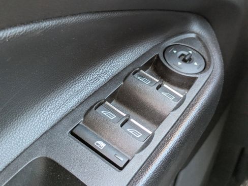 Used 2019 Ford Escape SE image 22