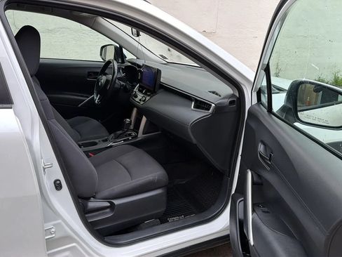 Used 2023 Toyota Corolla Cross LE AWD/4WD image 25