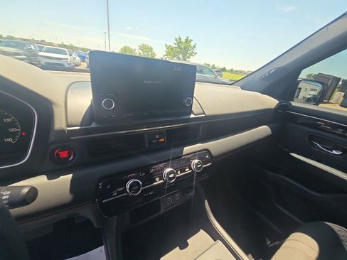 Used 2025 Honda Pilot Sport image 19