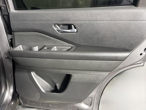 Used 2022 Nissan Pathfinder SV image 28