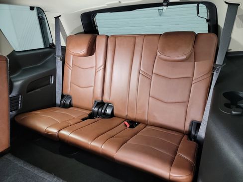 Used 2019 Cadillac Escalade Premium Luxury w/ LPO, Radiant Package AWD/4WD image 34