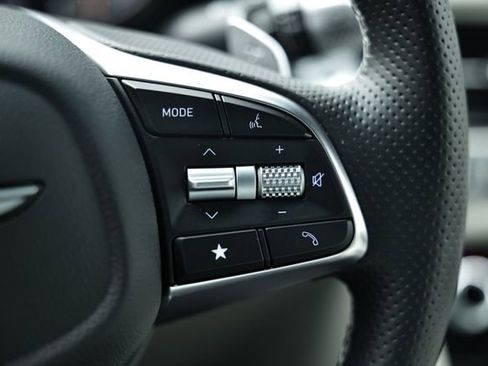 Certified 2025 Genesis G70 2.5T image 33