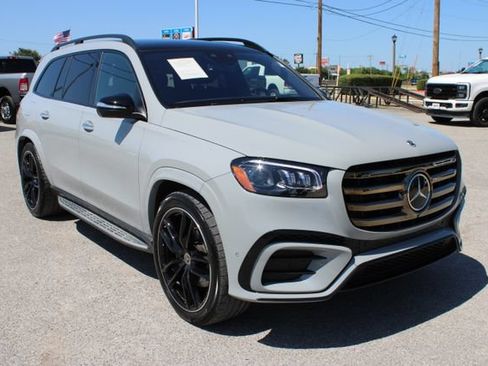 Used 2025 Mercedes-Benz GLS 580 4MATIC image 3