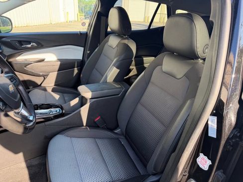 Used 2025 Chevrolet Trax LT w/ LT Convenience Package FWD image 10