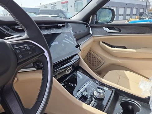 New 2026 Jeep Grand Cherokee Limited image 9