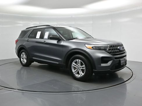 Certified 2022 Ford Explorer XLT image 61