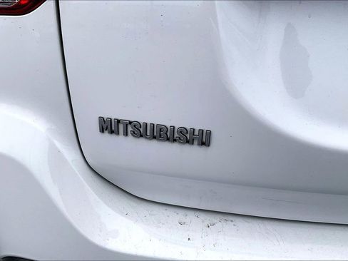 Used 2019 Mitsubishi Outlander ES image 35