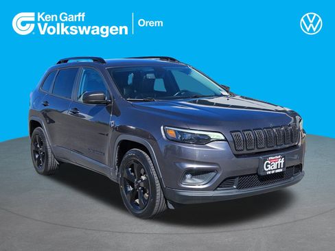 Used 2020 Jeep Cherokee Latitude Plus w/ Cold Weather Group AWD/4WD image 1