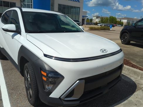 Used 2025 Hyundai Kona SEL AWD/4WD image 2