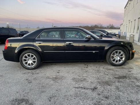 Used 2010 Chrysler 300 C w/ Luxury Group II image 4