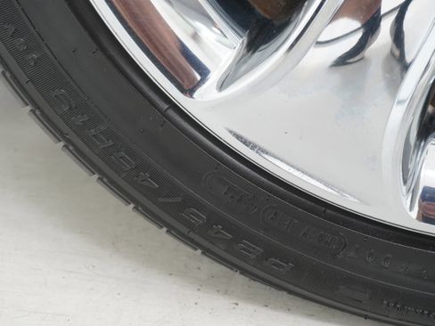 Used 2011 Ford Taurus Limited w/ 301A Rapid Spec Order Code image 29