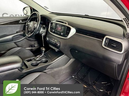 Used 2016 Kia Sorento LX w/ LX Convenience Package image 26