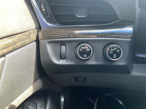 Used 2016 Cadillac Escalade Platinum AWD/4WD image 14