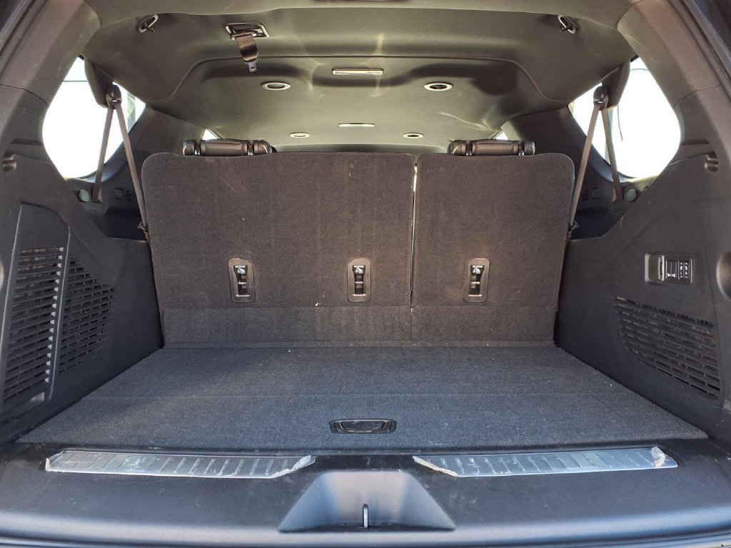 Used 2026 Chevrolet Suburban Premier RWD image 11