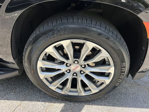 Used 2023 GMC Yukon Denali w/ Advanced Technology Package image 10