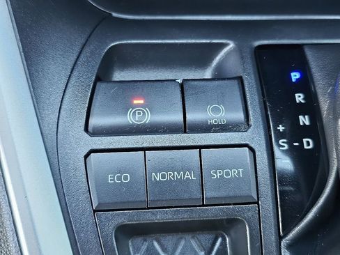 Used 2019 Toyota RAV4 LE image 31