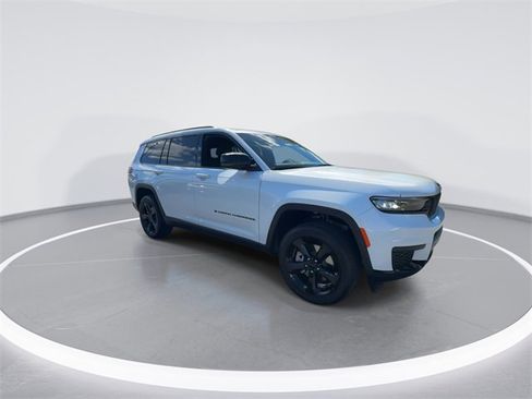 New 2025 Jeep Grand Cherokee L Altitude image 2