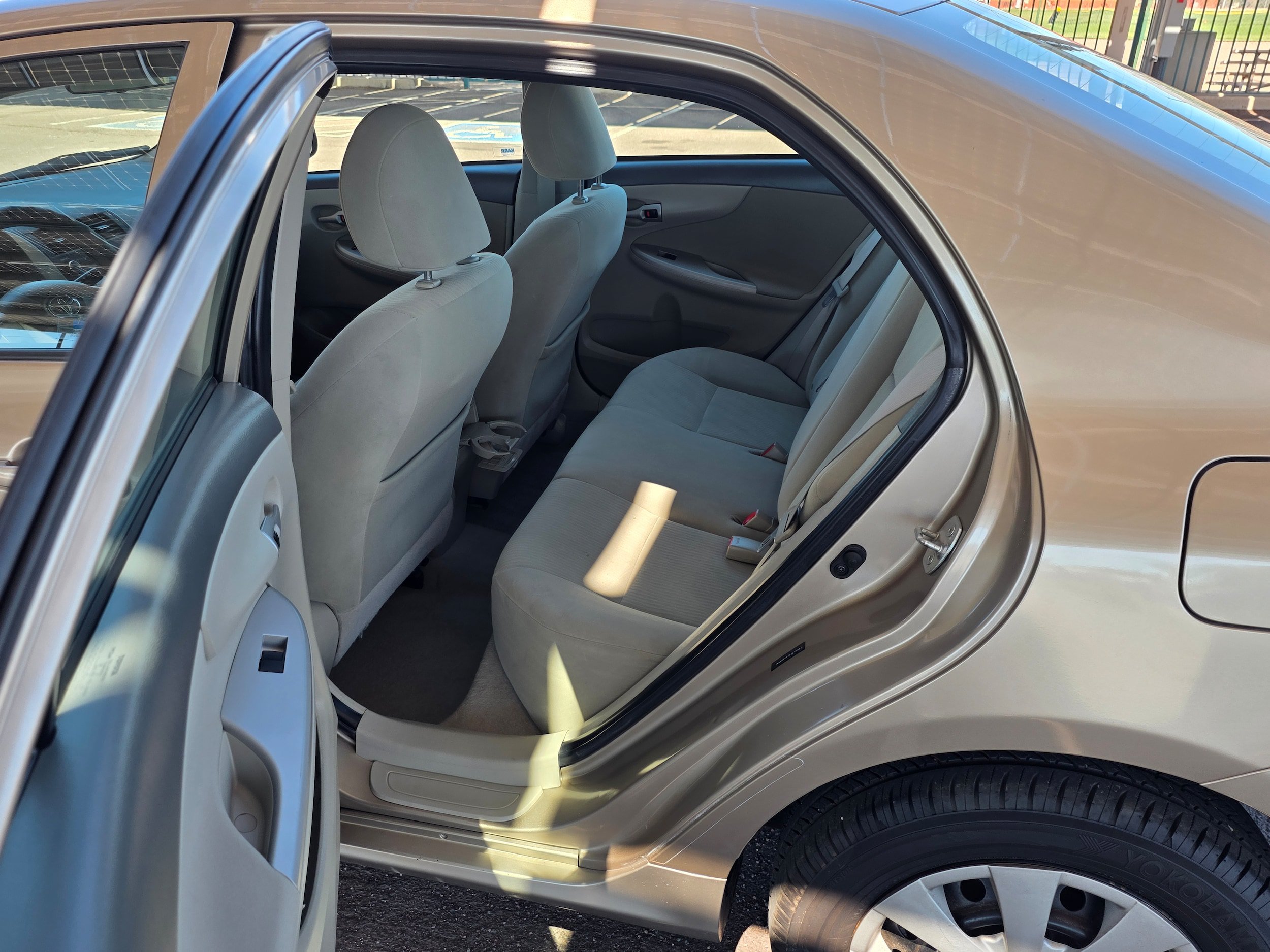 Used 2010 Toyota Corolla LE FWD image 19