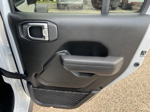 Used 2024 Jeep Wrangler Unlimited AWD/4WD image 36