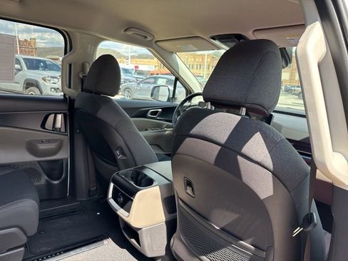 New 2026 Kia Carnival LX image 15