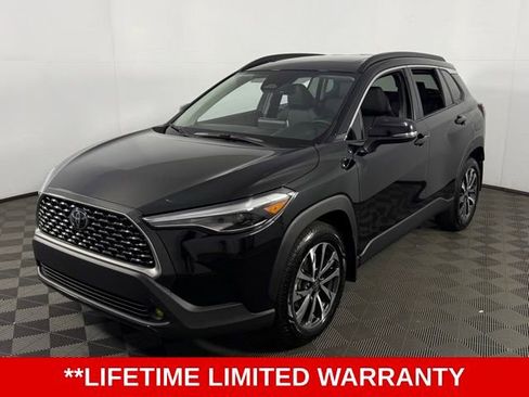 Used 2025 Toyota Corolla Cross XLE w/ Convenience Package image 3